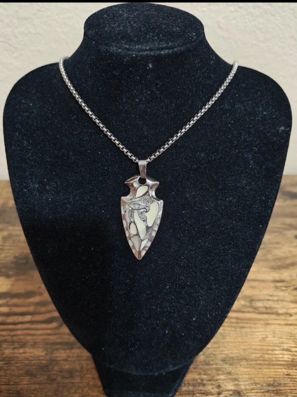 1980s Southwestern Style Silver Tone Arrowhead Mosaic Inlay Pendant Necklace